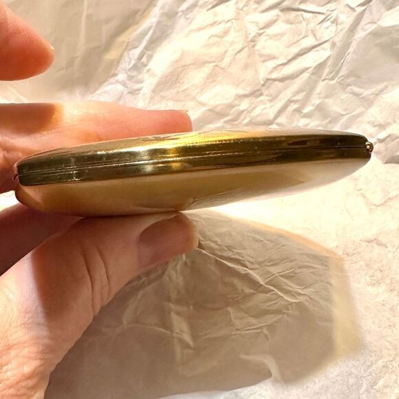 Vintage Elgin American Floral Makeup Compact, 1940's - Picture 13 of 15